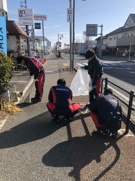 ☆周辺道路清掃しました☆